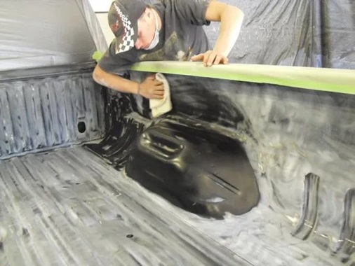 8679170-1920w Preparing Truck Bed
